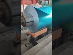 Процесс разрезания стальных полос голубой гальвалюмы